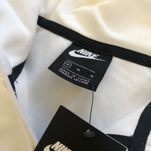 ✔️ NWT✔️ NIKE Sportswear Tech Fleece cape - Picture 7 of 9